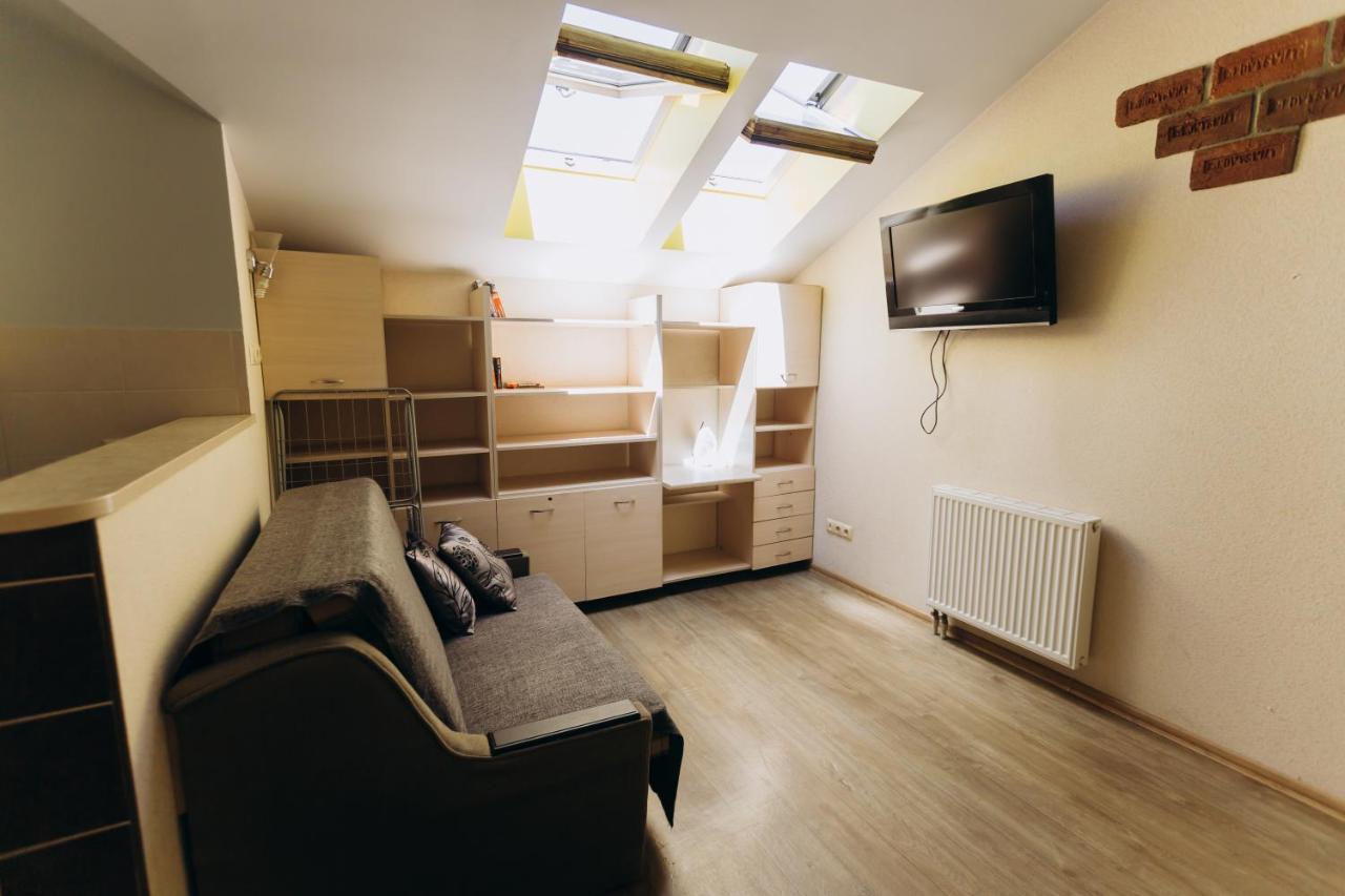 Затишні Apartments Біля Жд Вокзалу อิวาโน-ฟรานกิฟสเก ภายนอก รูปภาพ